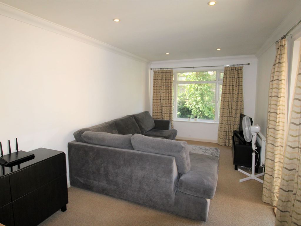 2 bed flat to rent in Surrey Road, Bournemouth BH4, £1,100 pcm