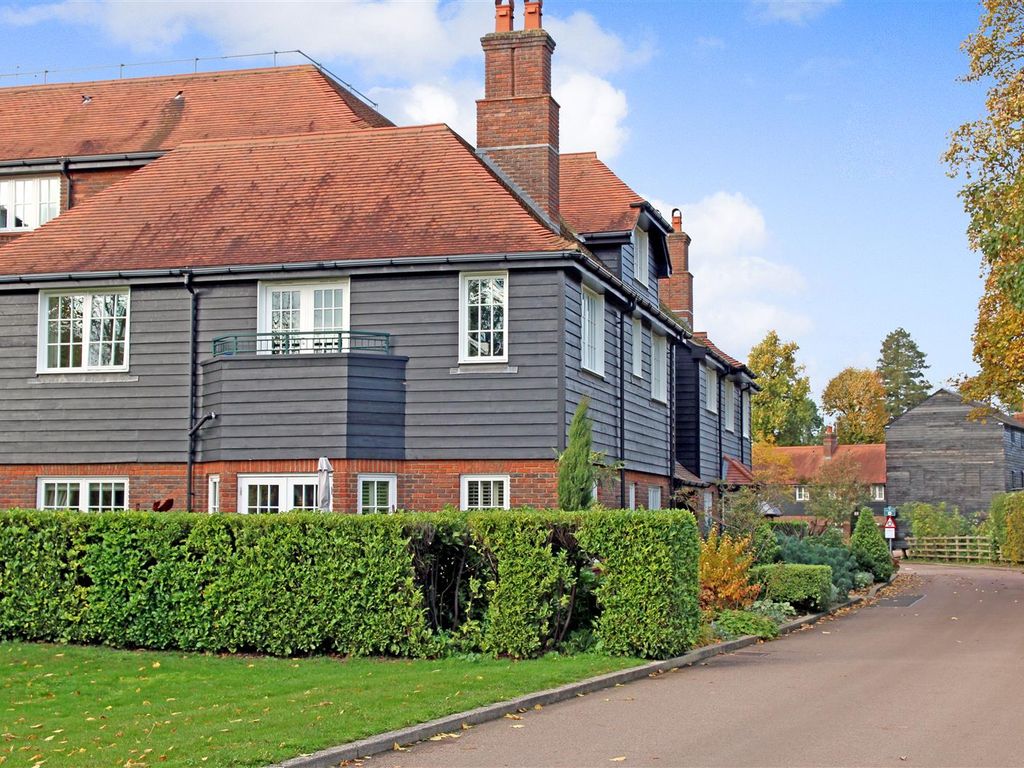 2 bed flat for sale in Wall Hall Drive, Aldenham, Watford WD25, £635,000