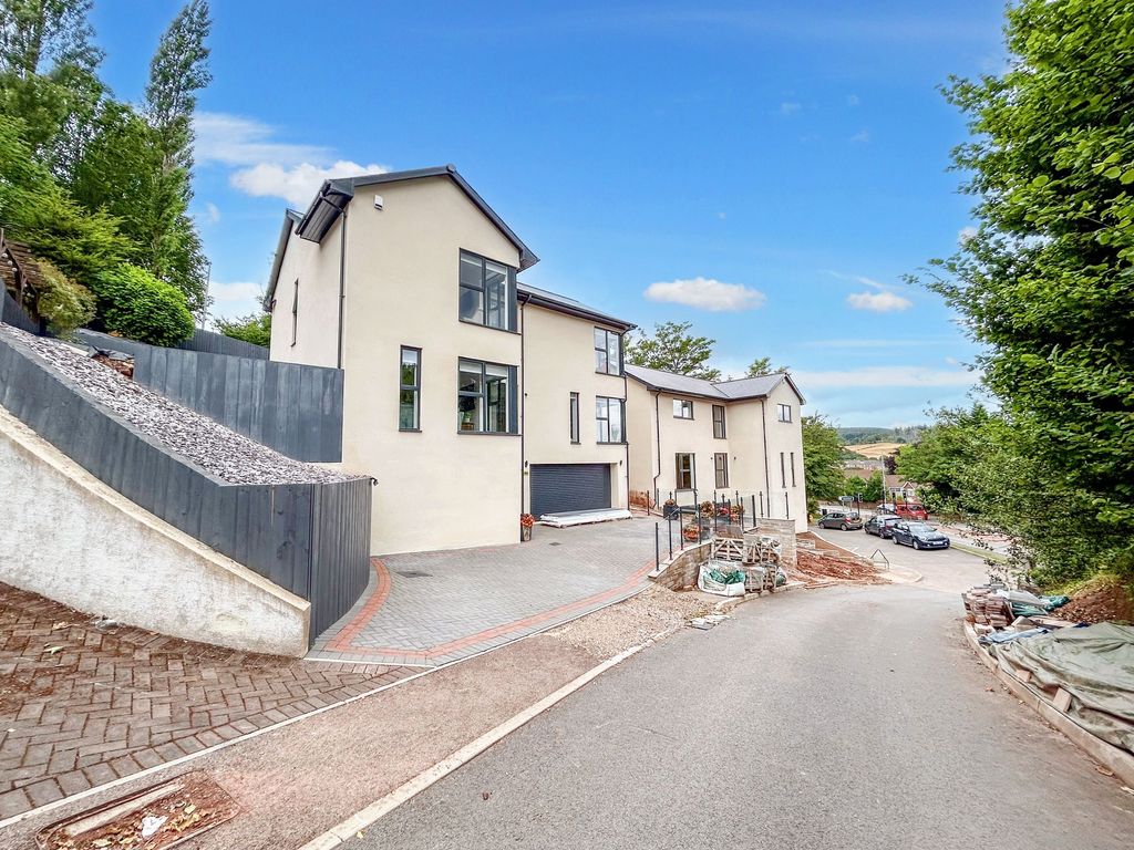 4 bed detached house for sale in Caerphilly Close, Rhiwderin NP10, £675,000