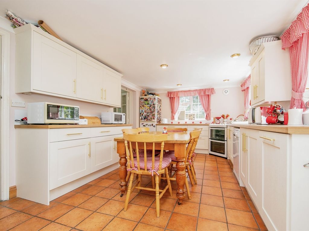 4 bed detached house for sale in Ipswich Road, Holbrook, Ipswich IP9, £525,000