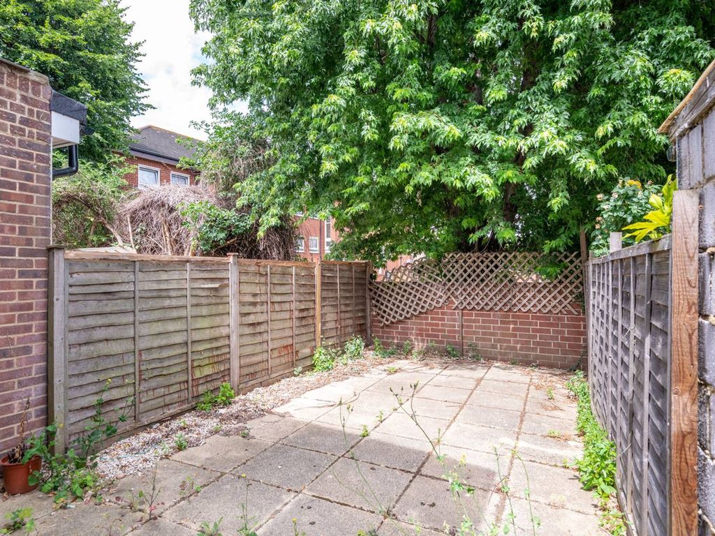 2 bed property for sale in Aldworth Road, Stratford, London E15, £475,000
