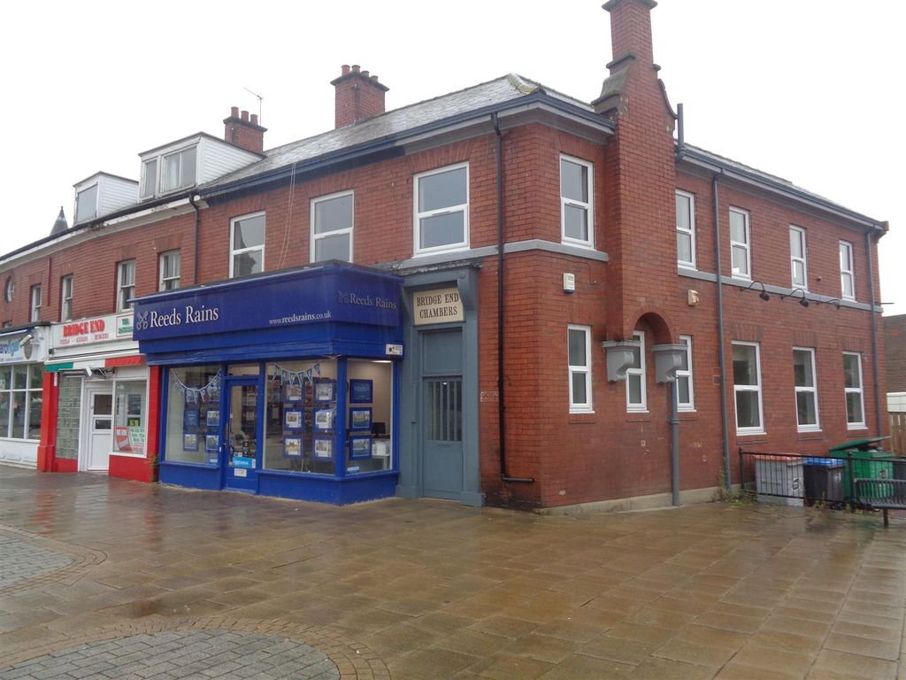 Office to let in Front Street, Chester Le Street DH3, £10,000 pa