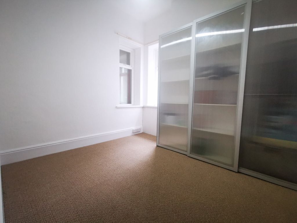 Room to rent in High Street, Blackwood NP12, £475 pcm
