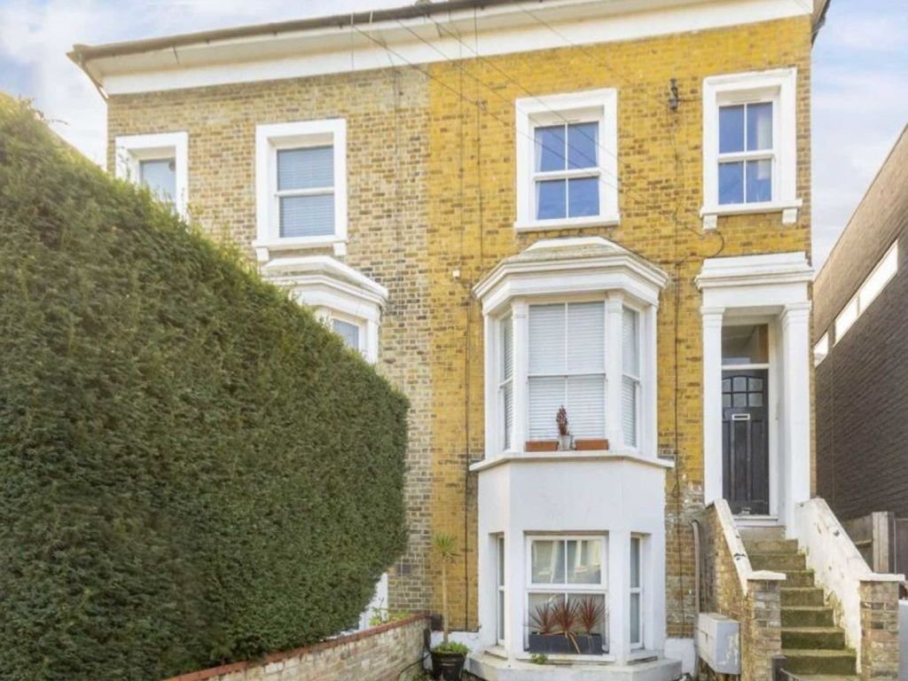 2 bed flat for sale in Chapel Road, London W13, £425,000