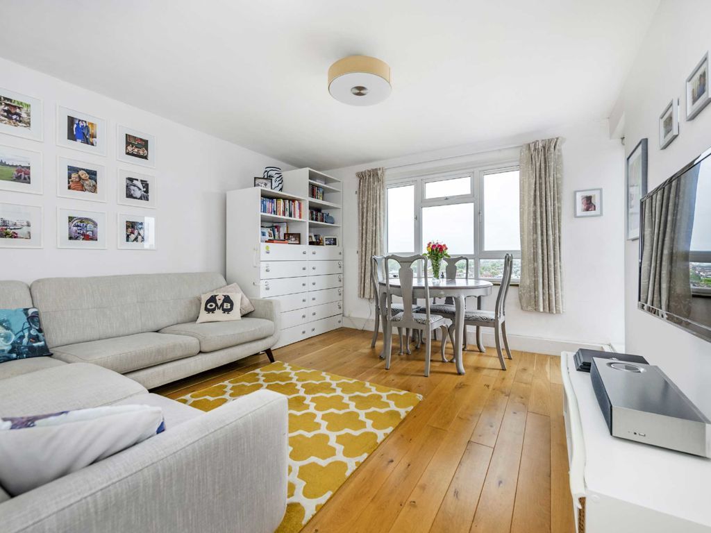 2 bed flat for sale in Blythe Road, London W14, £500,000