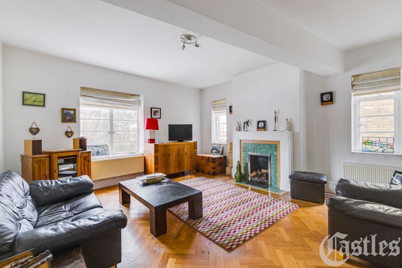 1 bed flat for sale in Broadway House, The Broadway N8, £450,000
