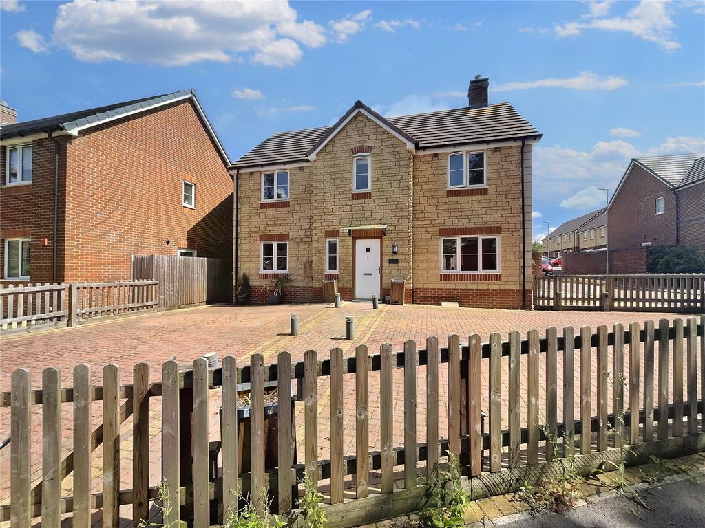 4 bed detached house for sale in Vesta Close, Blunsdon, Swindon, Wiltshire SN26, £450,000