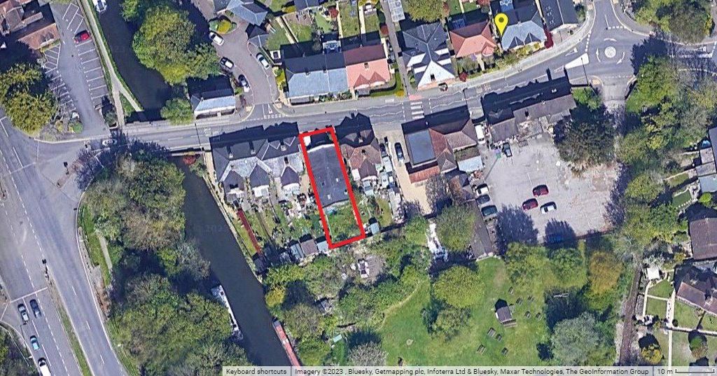 Detached house for sale in Bridge Road, Hunton Bridge, Kings Langley WD4, £500,000