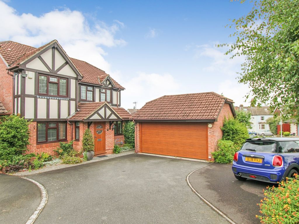 4 bed detached house for sale in West Sussex, East Grinstead RH19, £685,000