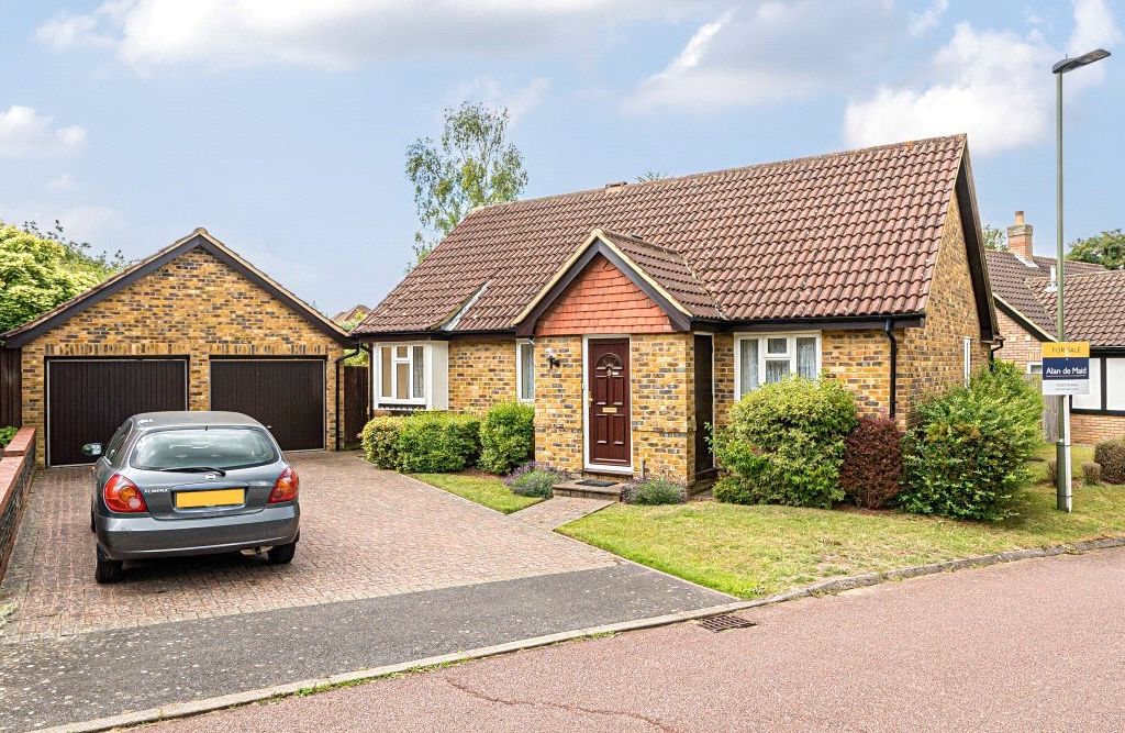 3 bed bungalow for sale in Magdalen Grove, Orpington BR6, £675,000