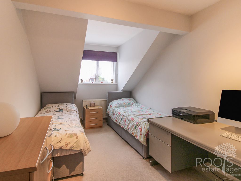 4 bed detached house for sale in Quarrington Close, Thatcham, Berkshire RG19, £529,950