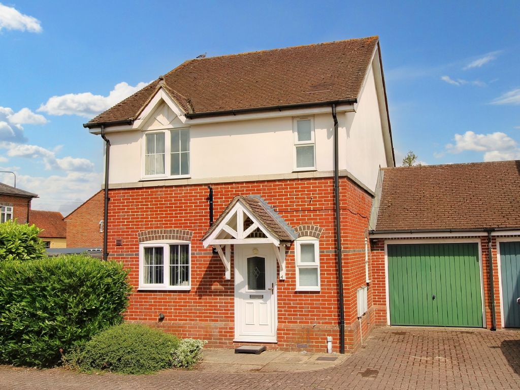 3 bed link-detached house for sale in Prancing Horse Close, Thatcham, Berkshire RG18, £340,000