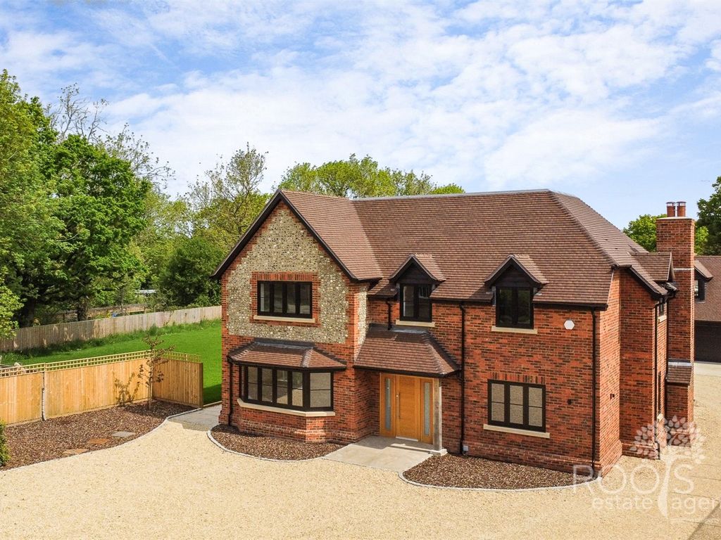 5 bed detached house for sale in Aldermaston Road, Pamber End, Tadley, Hampshire RG26, £1,250,000