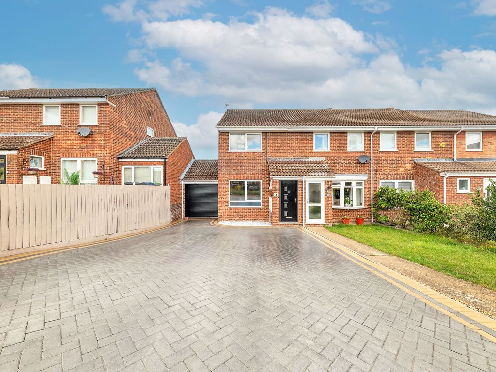 3 bed end terrace house for sale in Greengage Rise, Melbourn SG8, £359,995