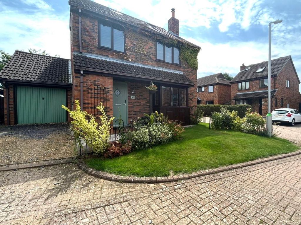 5 bed property for sale in Kings Pond Close, Dunton, Biggleswade SG18, £600,000