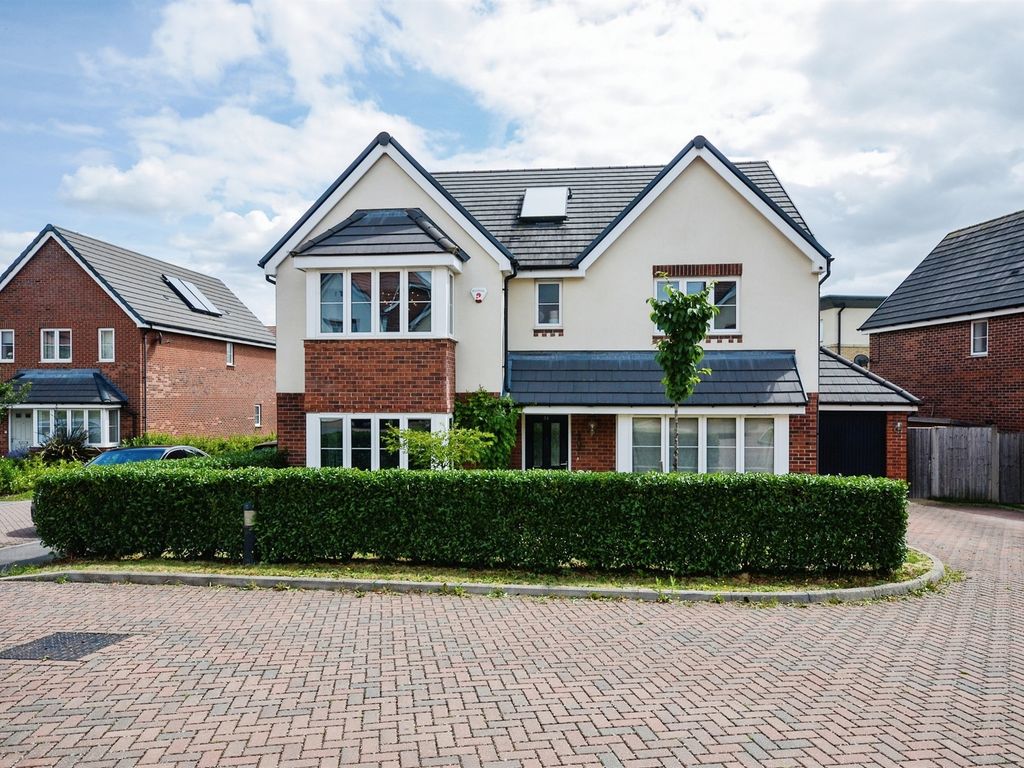 5 bed detached house for sale in Braham Crescent, Leavesden, Watford WD25, £1,000,000
