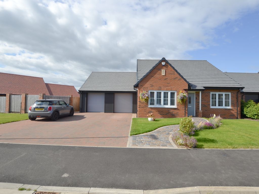 3 bed detached bungalow for sale in Duchy Close, Consett DH8, £400,000