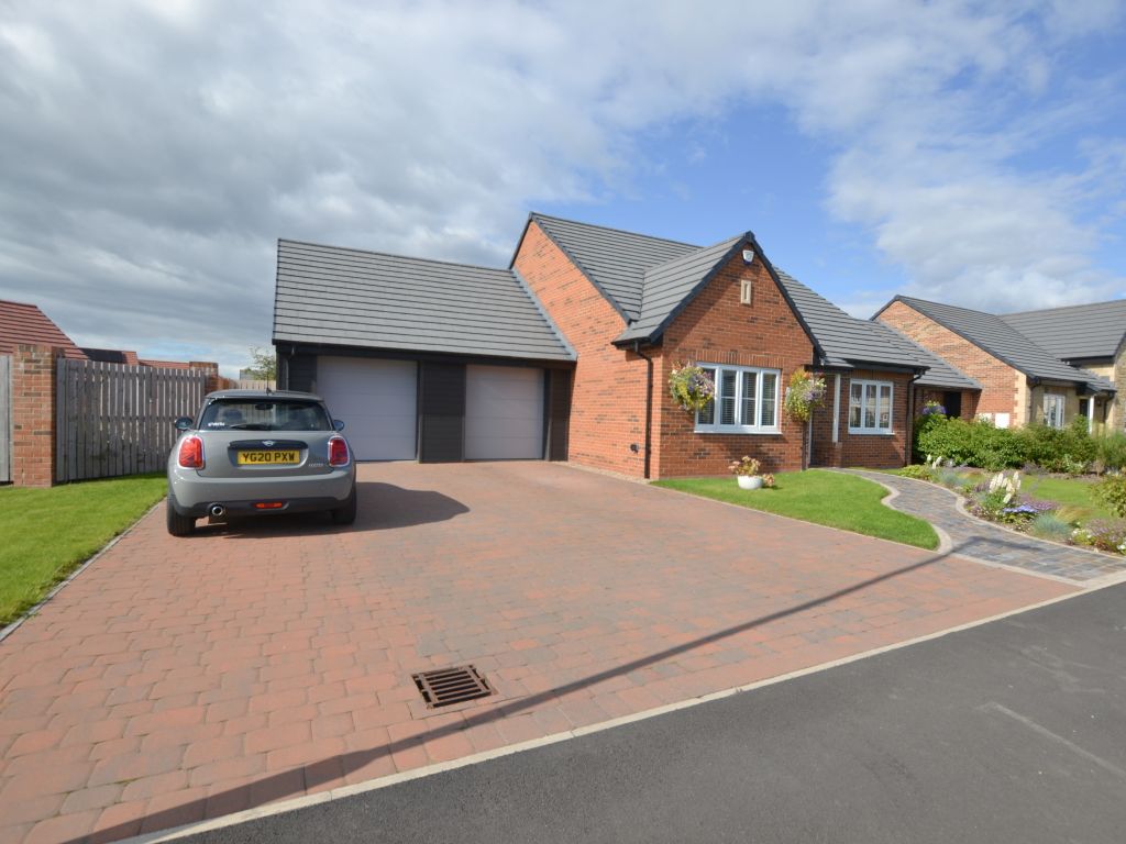 3 bed detached bungalow for sale in Duchy Close, Consett DH8, £400,000