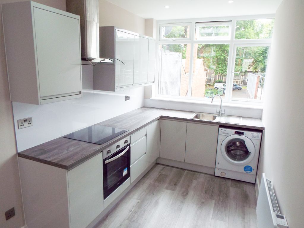 1 bed flat to rent in Broad Street, Reading RG1, £1,200 pcm