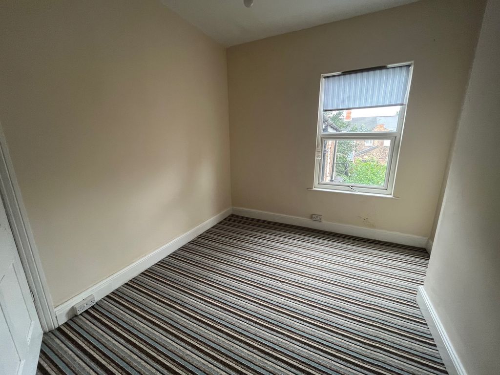2 bed flat to rent in Tasburgh Street, Grimsby DN32, £450 pcm