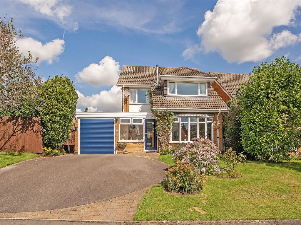 4 bed detached house for sale in Gainsborough Crescent, Knowle, Solihull B93, £600,000