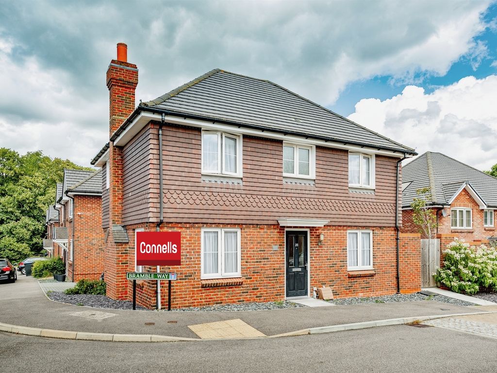 3 bed detached house for sale in Bramble Way, Crawley Down, Crawley RH10, £470,000