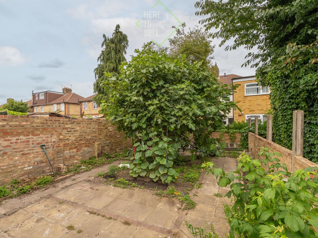 3 bed end terrace house for sale in Northumberland Gardens, Edmonton N9, £450,000