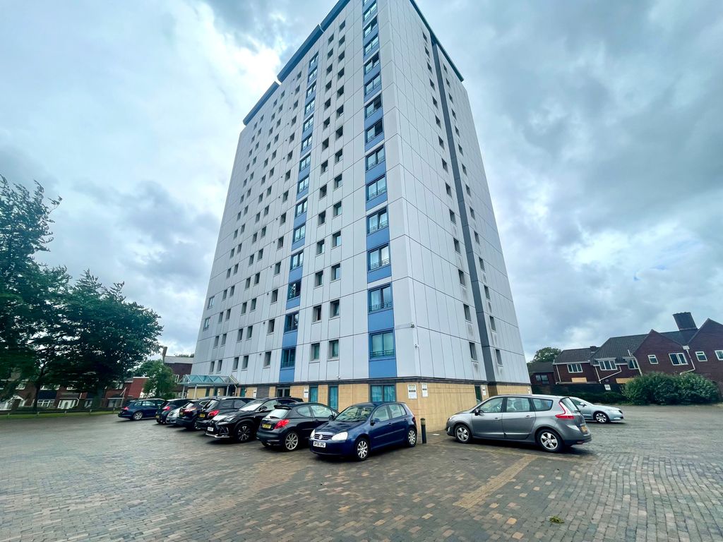 2 bed flat for sale in Gomer Street, Willenhall WV13, £60,000