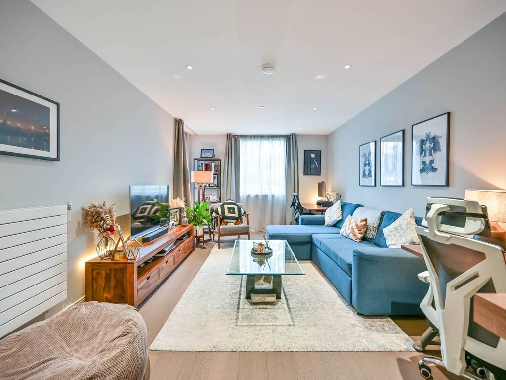 1 bed flat for sale in Queenshurst Square, Kingston, Kingston Upon Thames KT2, £350,000