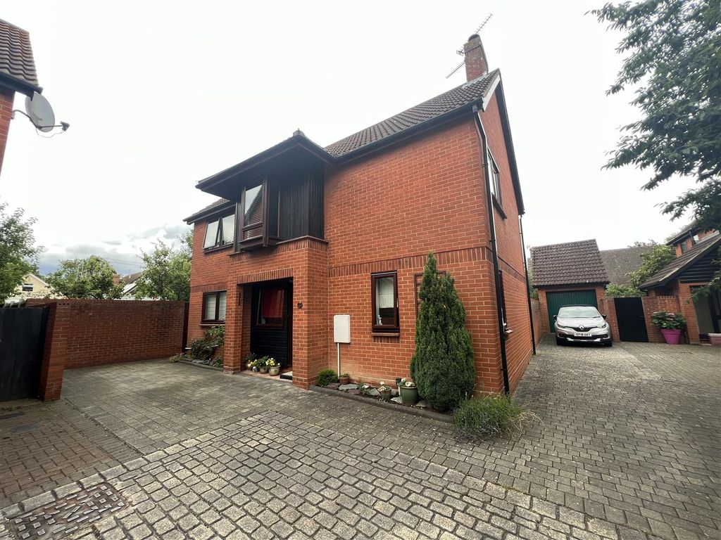 4 bed detached house for sale in Longacre, Chelmsford CM1, £540,000