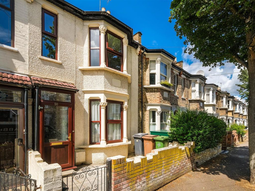 3 bed terraced house for sale in Lansdowne Road, London E17, £640,000