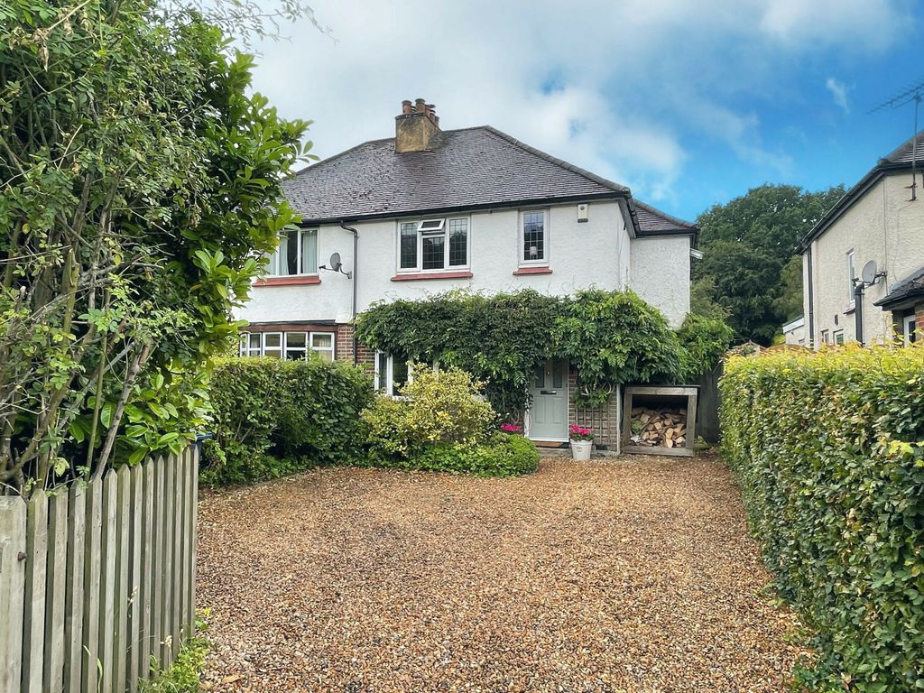 4 bed cottage for sale in Bradenham Road, West Wycombe, High Wycombe HP14, £550,000