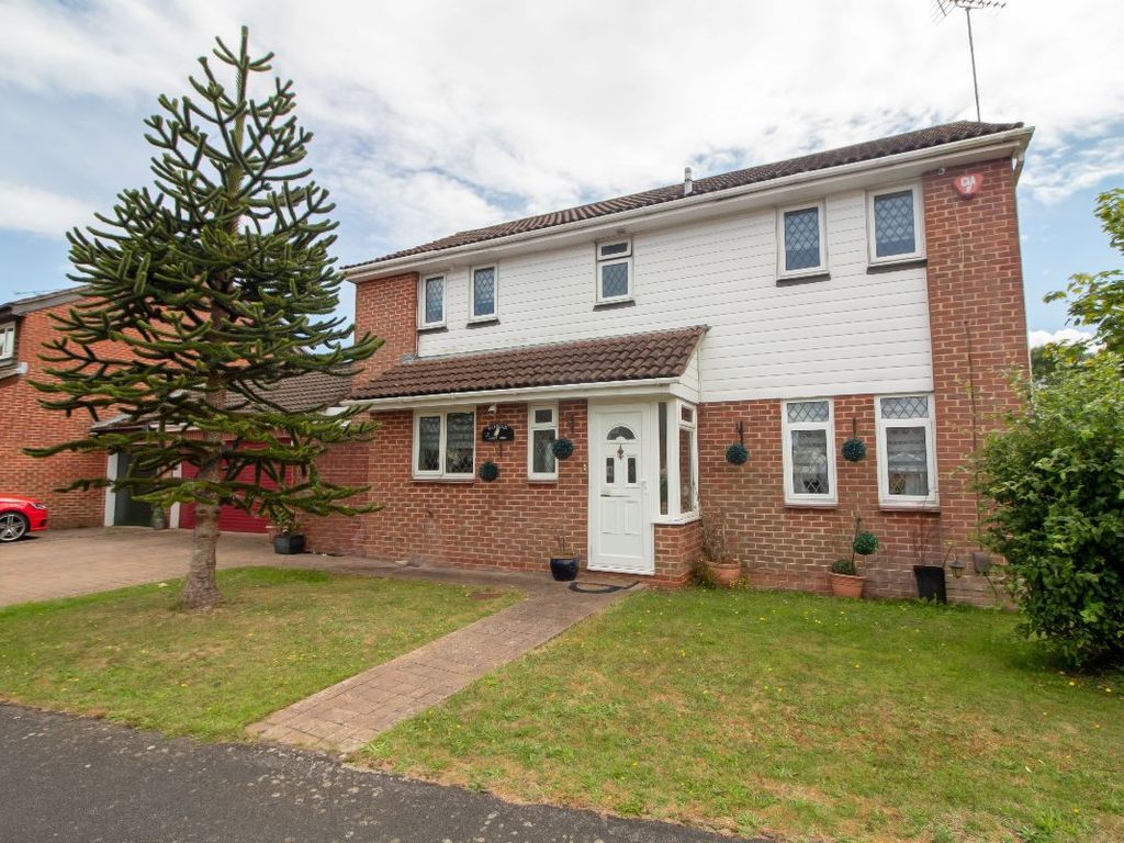 4 bed detached house for sale in Aintree Drive, Waterlooville PO7, £525,000