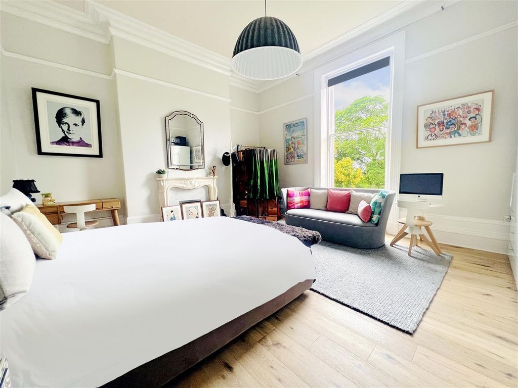 3 bed flat for sale in Green Walk, Bowdon, Altrincham WA14, £610,000