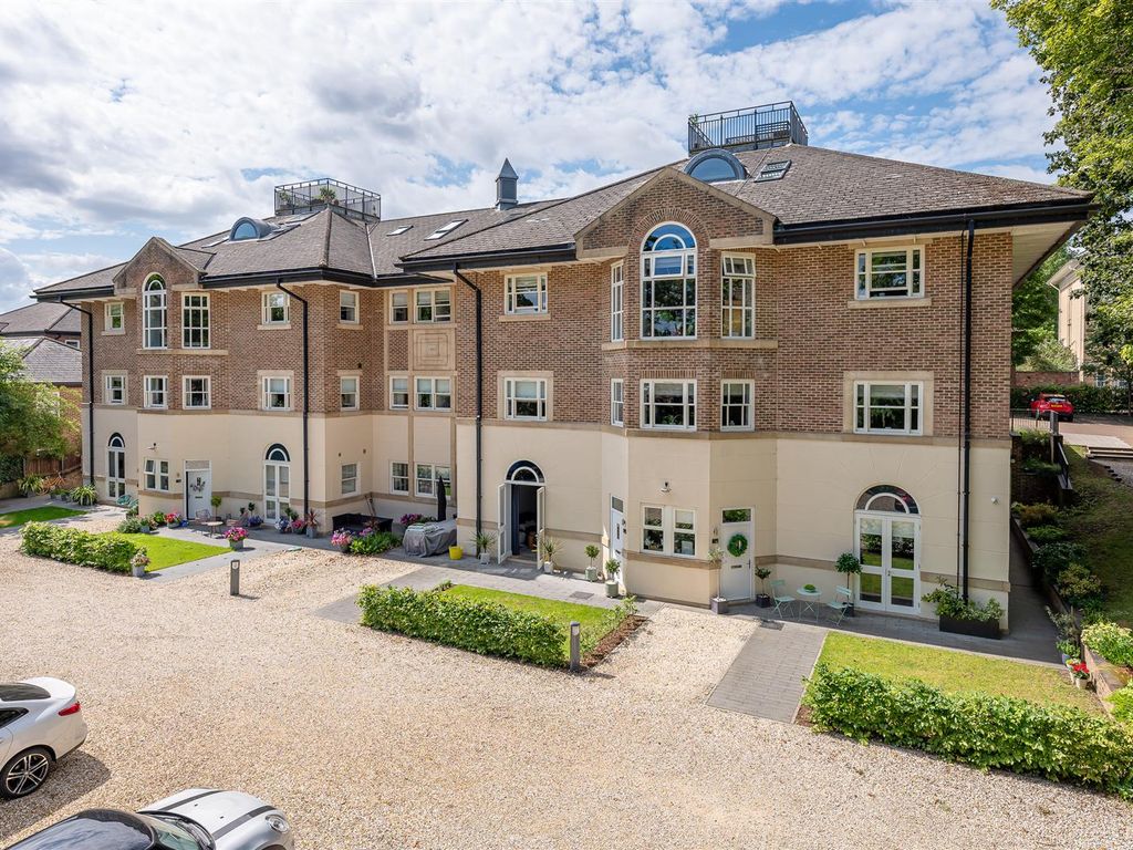 2 bed flat for sale in Kirk House, Mill Mount, York YO24, £445,000