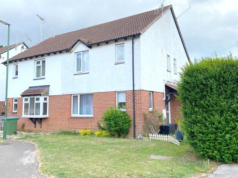 2 bed terraced house to rent in Lanyards, Littlehampton, West Sussex BN17, £1,095 pcm