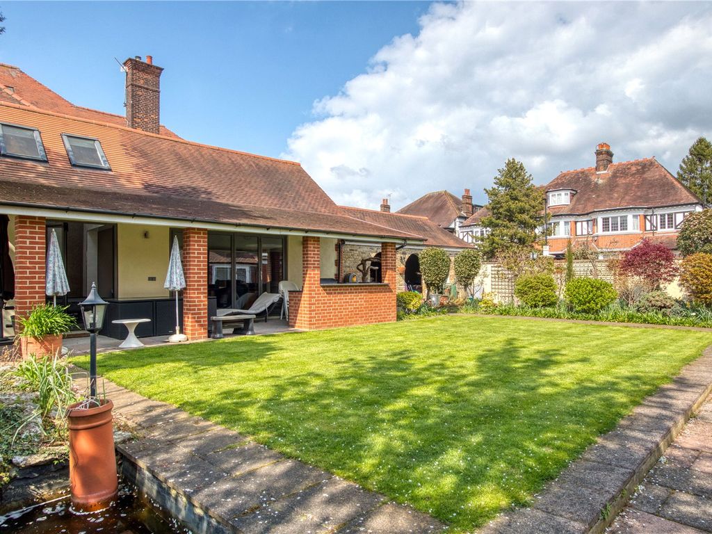 6 bed detached house for sale in Broad Walk, London N21, £3,850,000