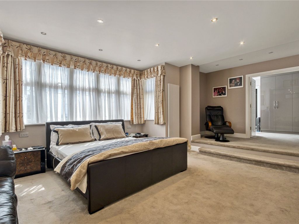 6 bed detached house for sale in Broad Walk, London N21, £3,850,000