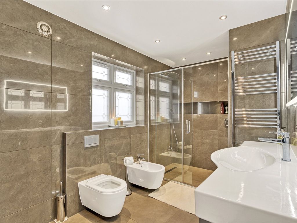 6 bed detached house for sale in Broad Walk, London N21, £3,850,000