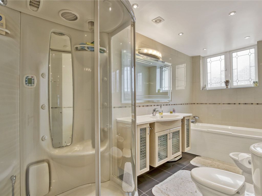 6 bed detached house for sale in Broad Walk, London N21, £3,850,000