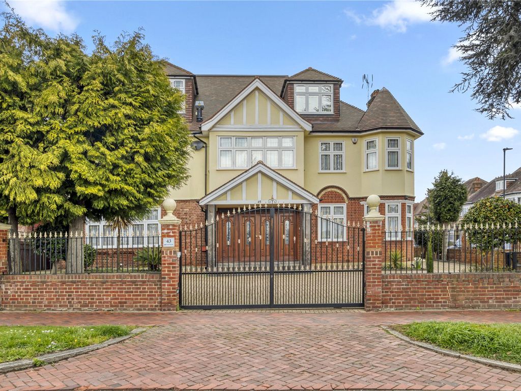 6 bed detached house for sale in Broad Walk, London N21, £3,850,000