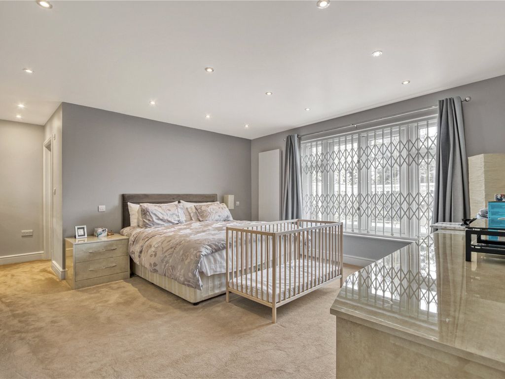 6 bed detached house for sale in Broad Walk, London N21, £3,850,000