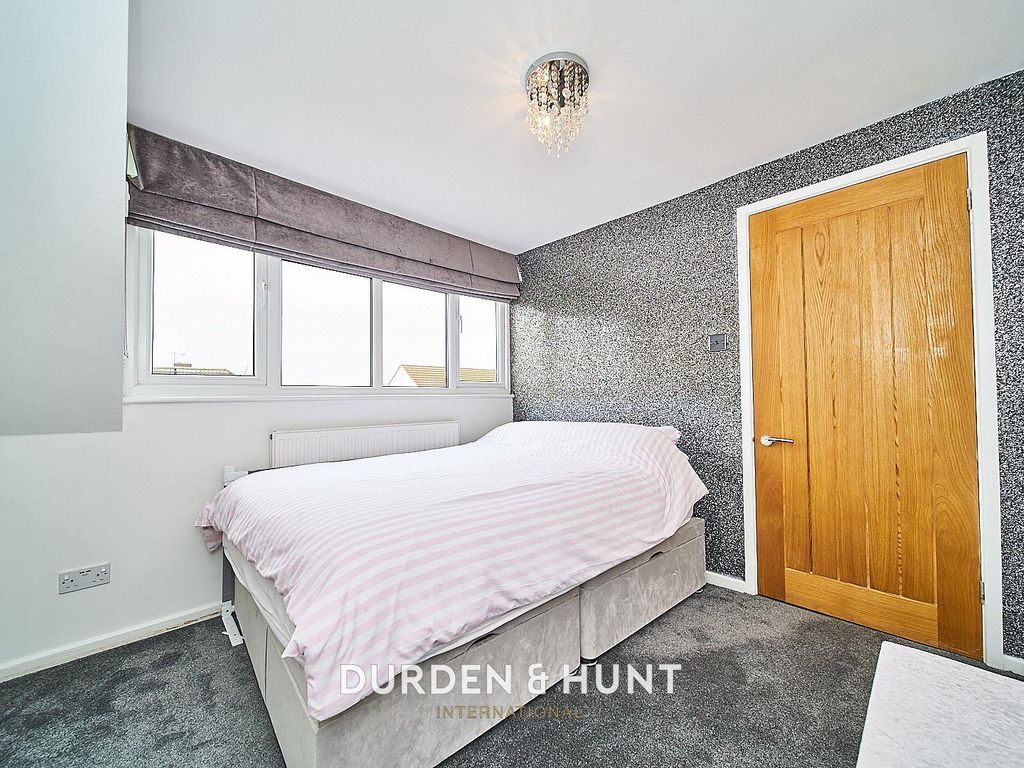 3 bed semi-detached house for sale in Alderwood Drive, Abridge RM4, £700,000