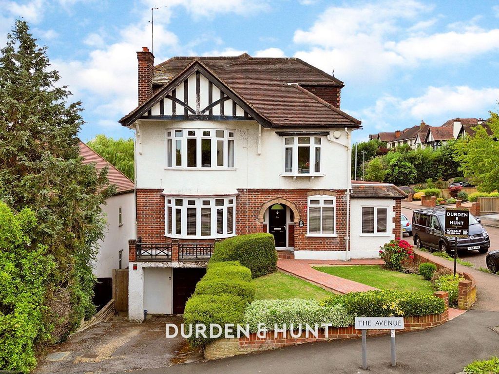 5 bed detached house for sale in The Avenue, Loughton IG10, £1,100,000