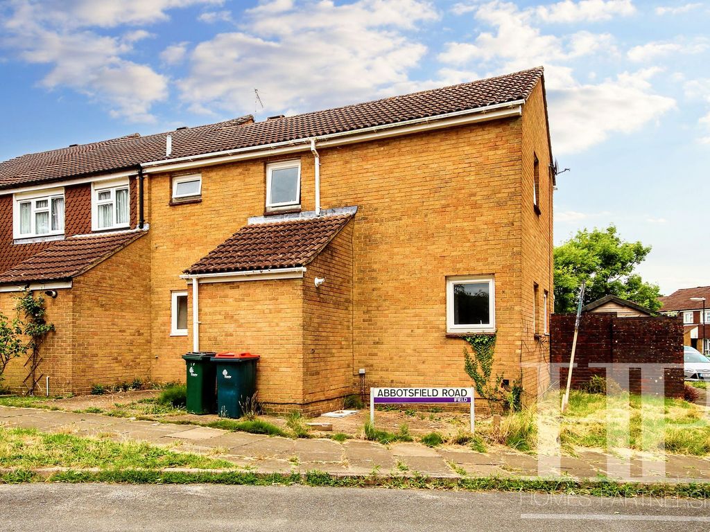 5 bed end terrace house for sale in Abbotsfield Road, Ifield RH11, £425,000