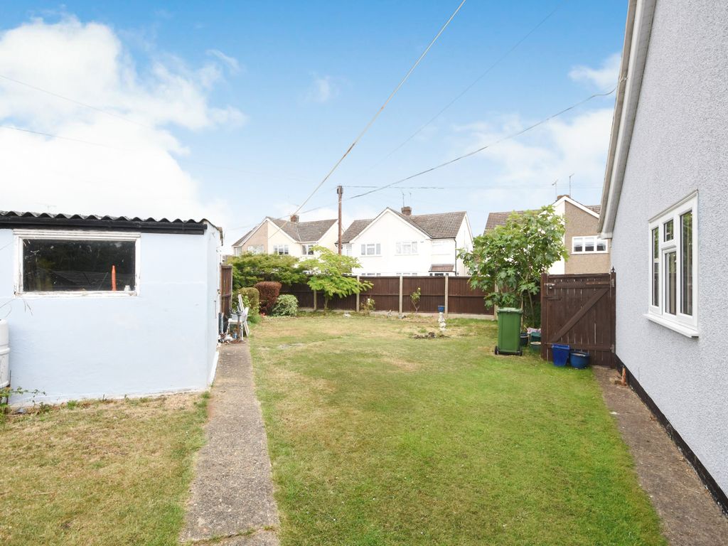 2 bed bungalow for sale in Tyrone Close, Billericay, Essex CM11, £375,000