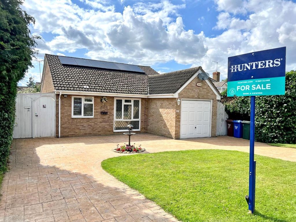 2 bed detached bungalow for sale in Ardley Road, Fewcott, Bicester OX27, £425,000