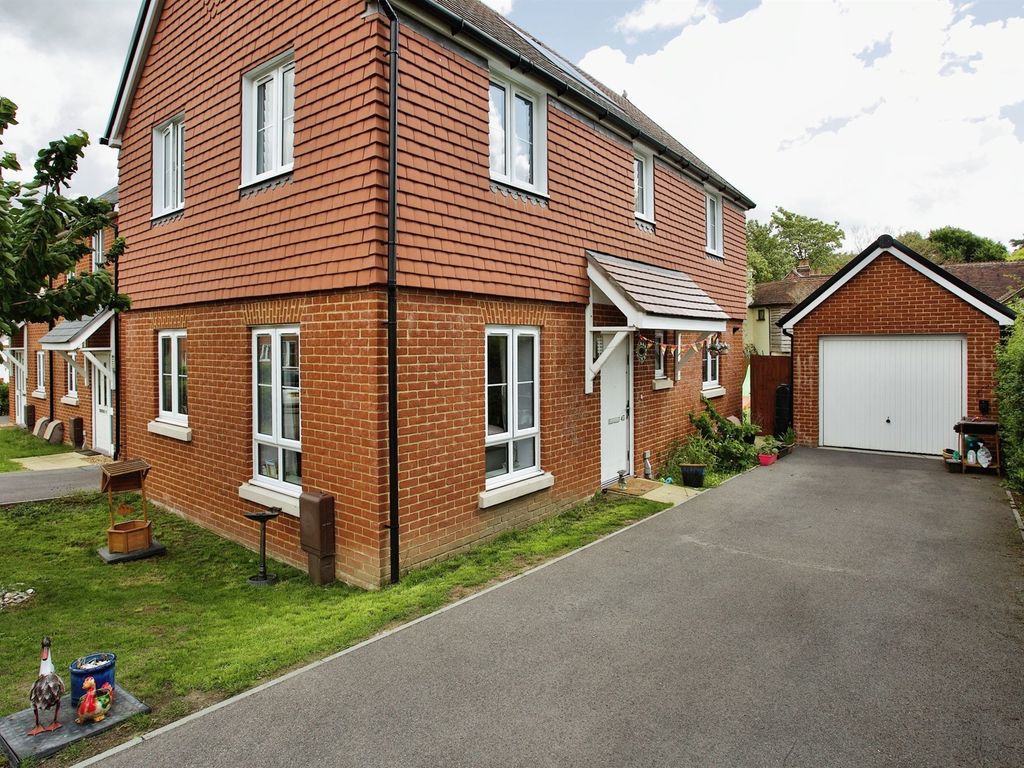 3 bed detached house for sale in Sandy Hill Close, Waltham Chase, Southampton SO32, £425,000