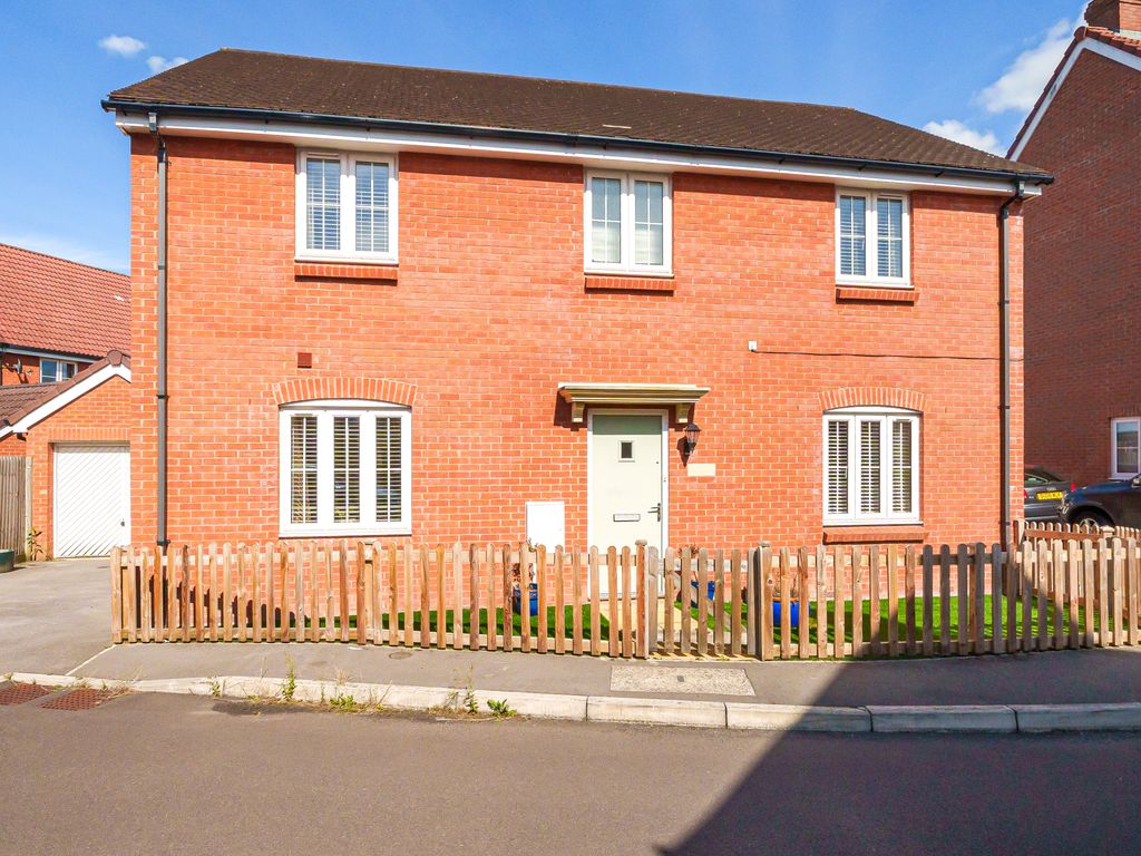 4 bed detached house for sale in Linnet Lane, Melksham, Wiltshire SN12, £440,000