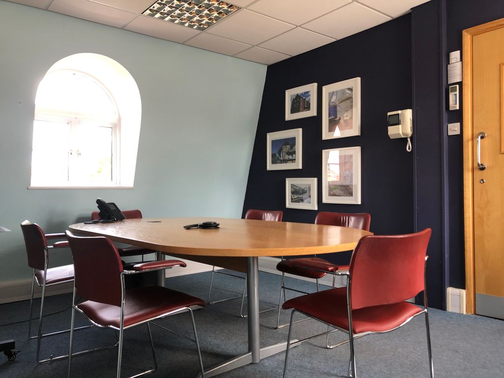 Office to let in SW12, £15,500 pa
